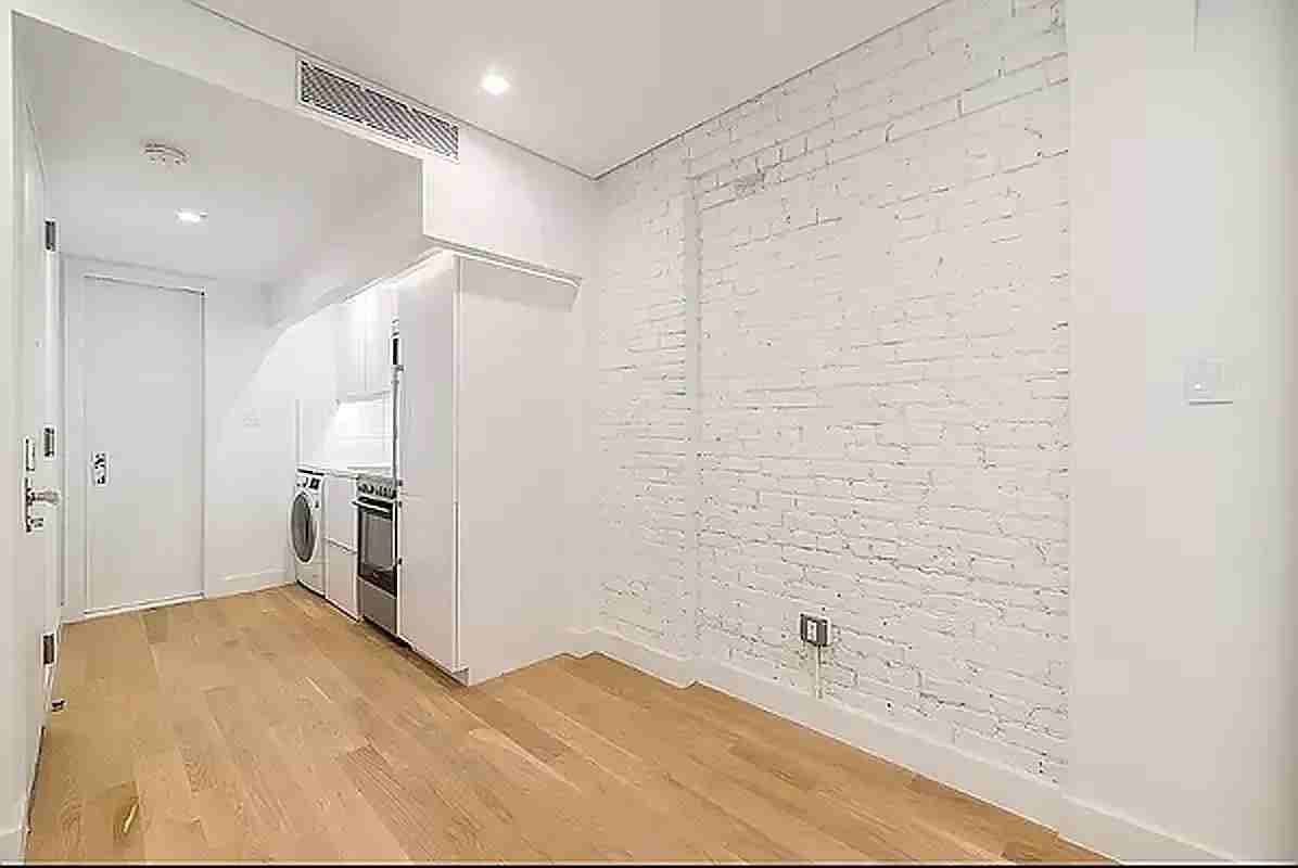 26 Prince St #9 - Photo 3 of 4