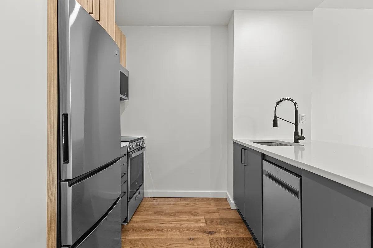 14326 84th Rd #7B - Photo 3 of 10