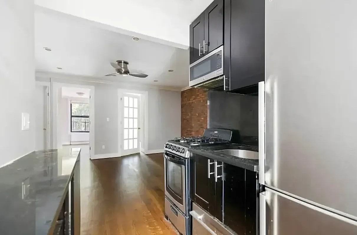 354 E 19th St #3 - Photo 4 of 6