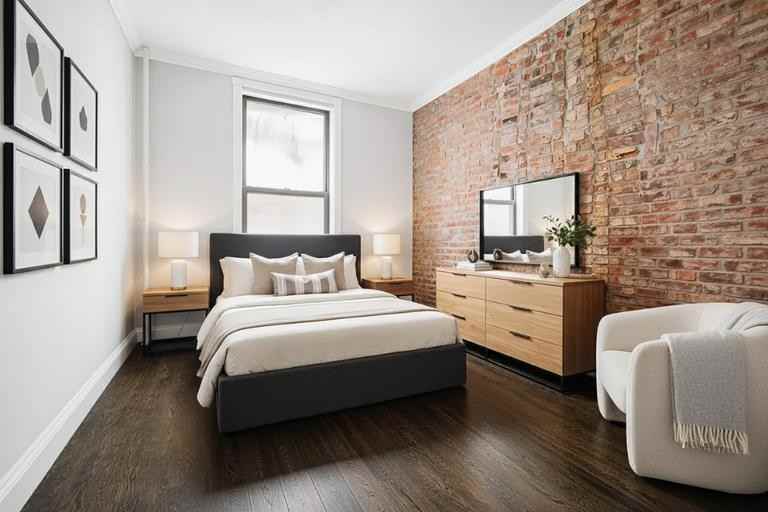 E 50th St #2B - Photo 2 of 4