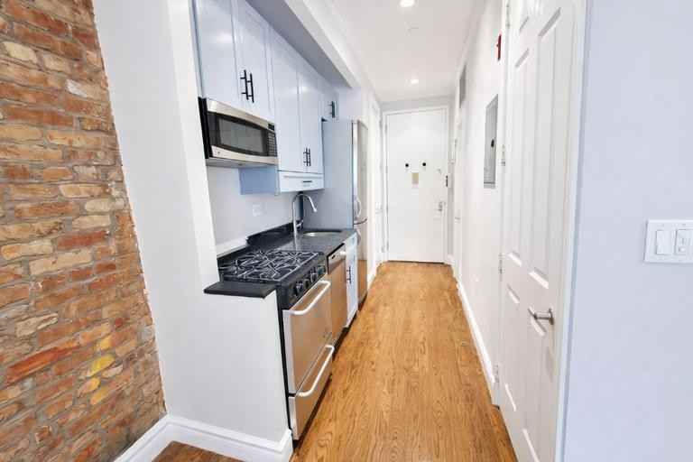 279 E 10th St #15 - Photo 2 of 5