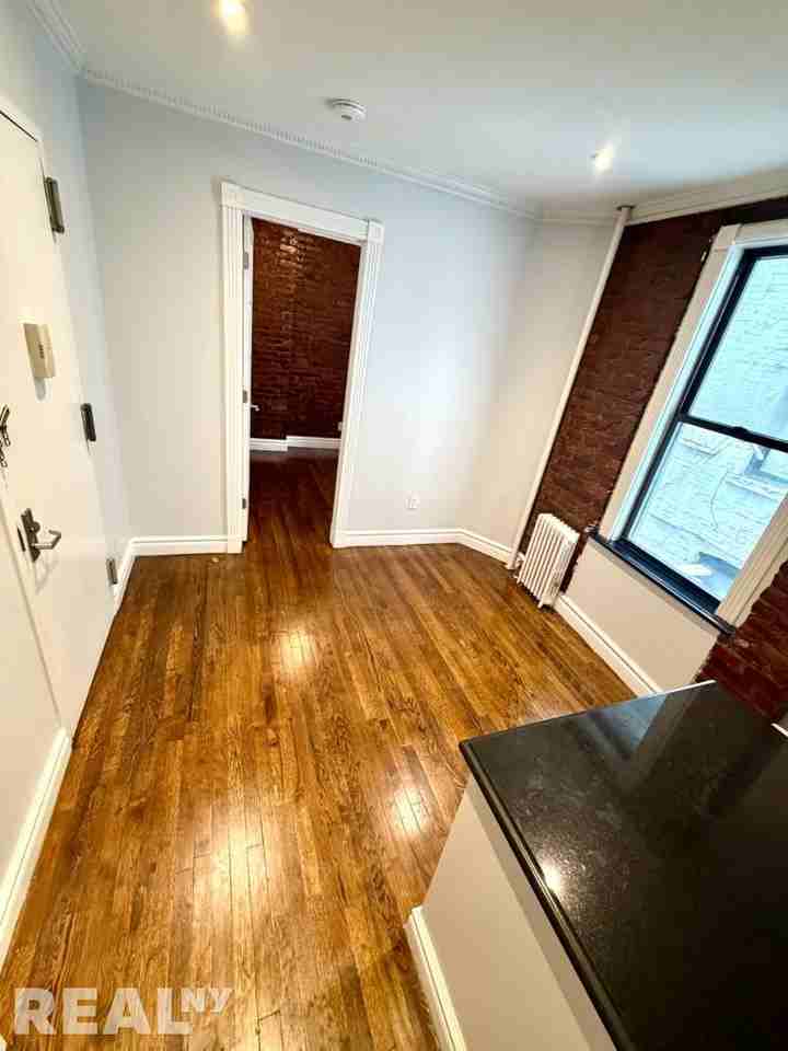 E 13th St #3A - Photo 2 of 6