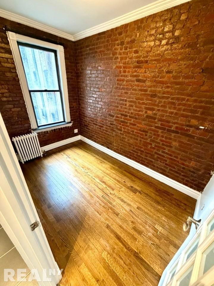 E 13th St #3A - Photo 4 of 6