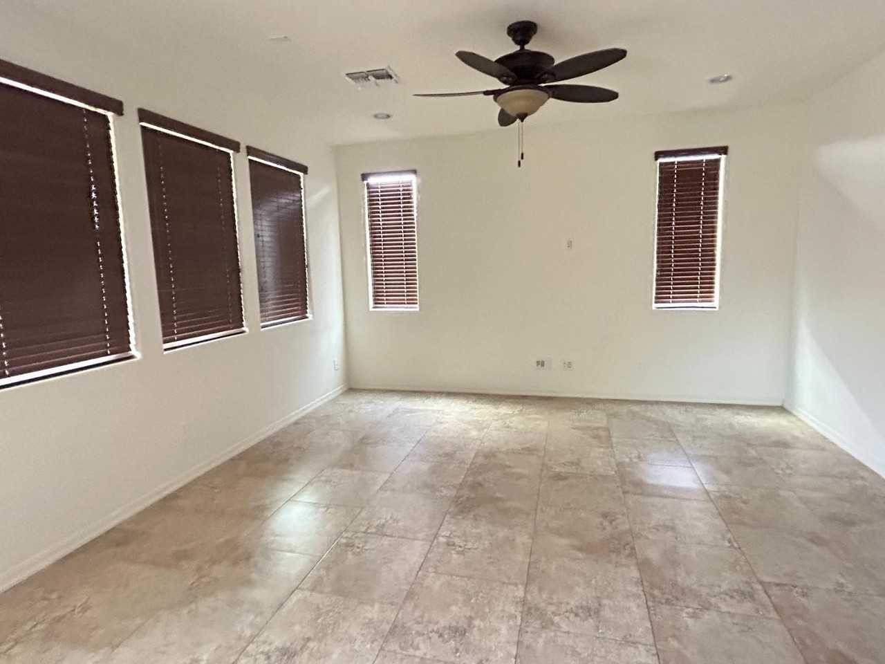 5537 W Desert Hollow Dr - Photo 6 of 29