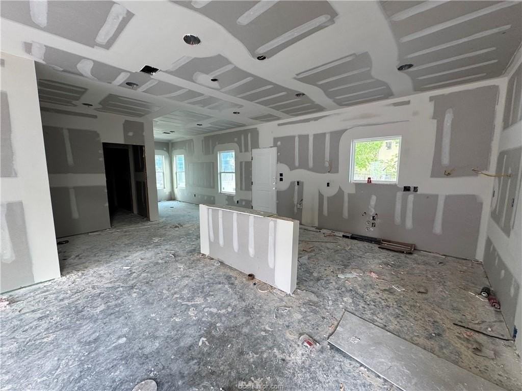 215 Richards St Unit B - Photo 3 of 9