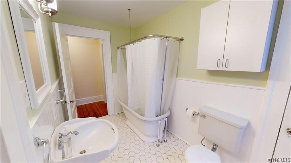 222 Norwood Ave - Photo 7 of 11