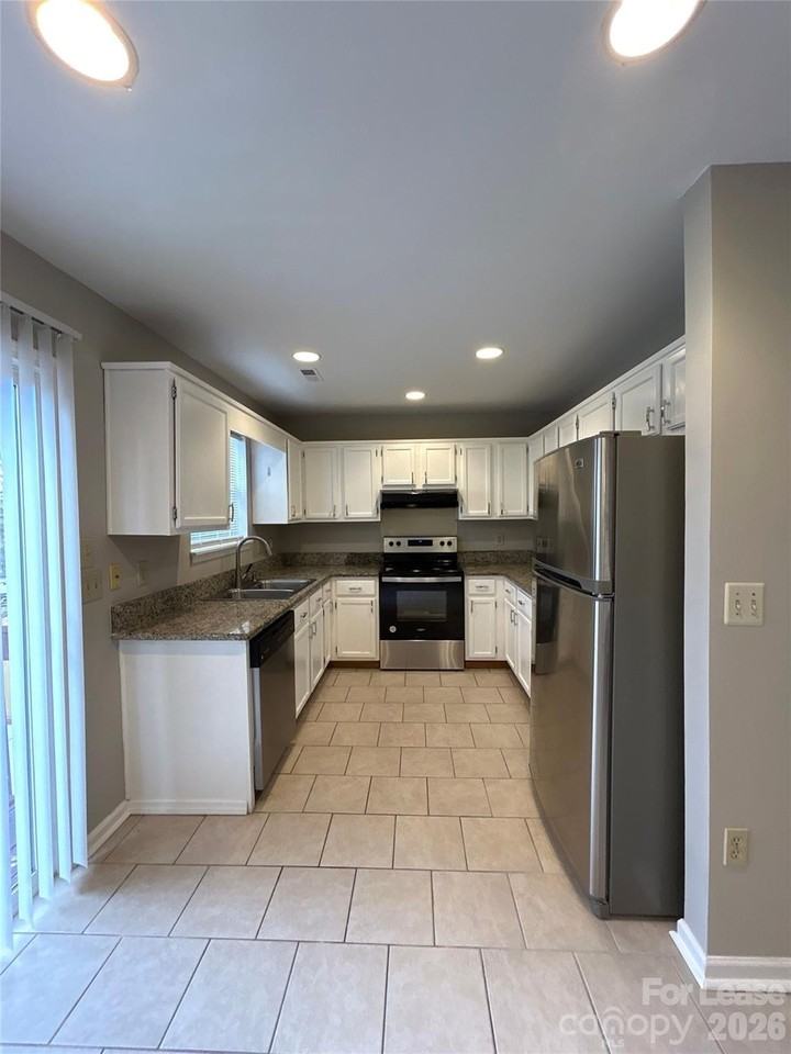 3805 Rosedown Dr - Photo 5 of 25