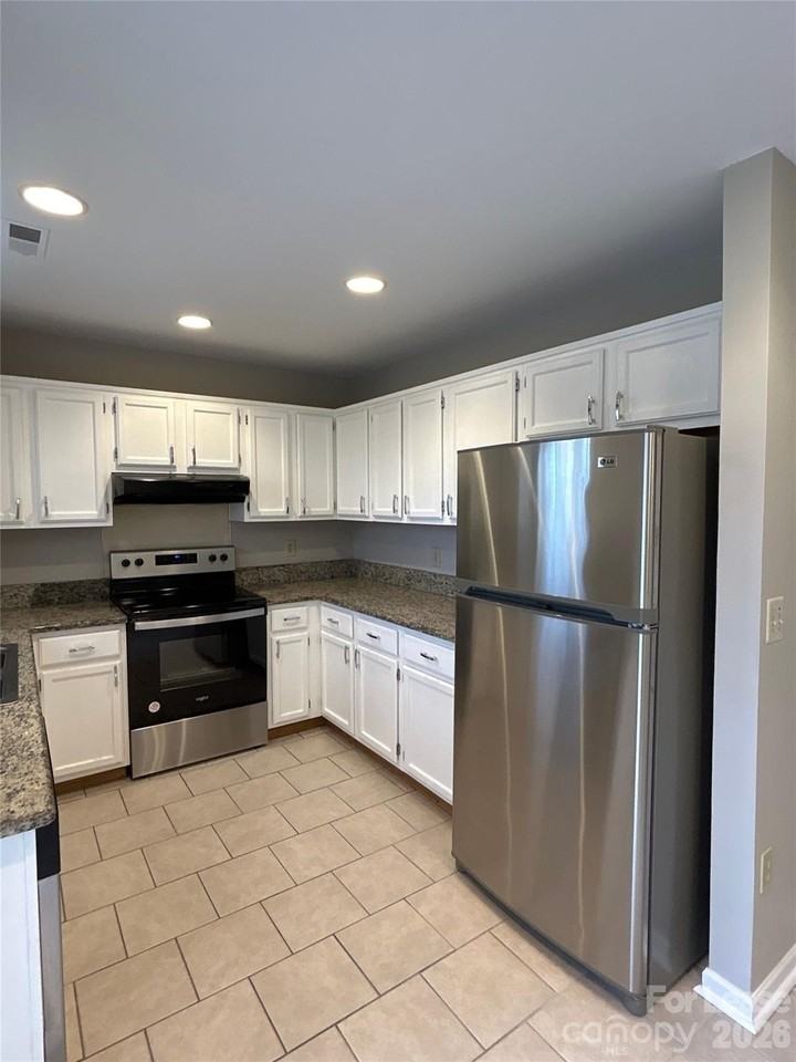 3805 Rosedown Dr - Photo 6 of 25