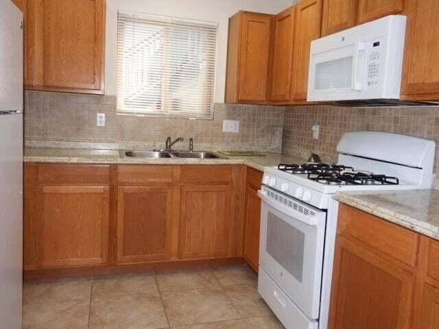 2401 Chelwood Park Blvd Ne Unit B-1 - Photo 5 of 9