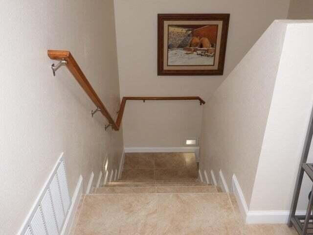 2401 Chelwood Park Blvd Ne Unit B-1 - Photo 6 of 9