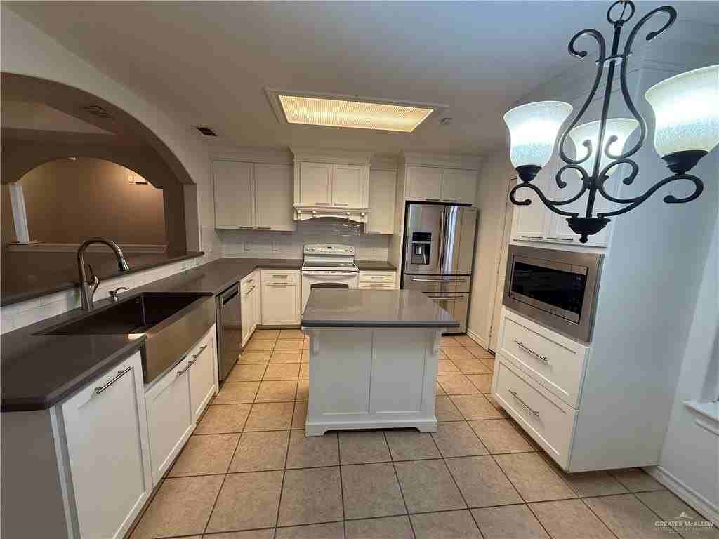 3836 Frontier Dr - Photo 6 of 25