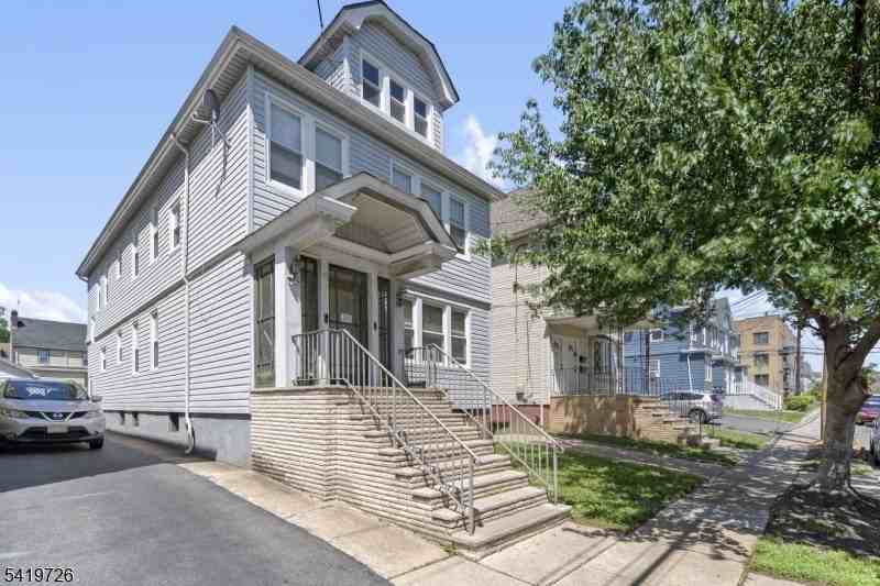 144 Bellevue St #1 - Photo 3 of 20