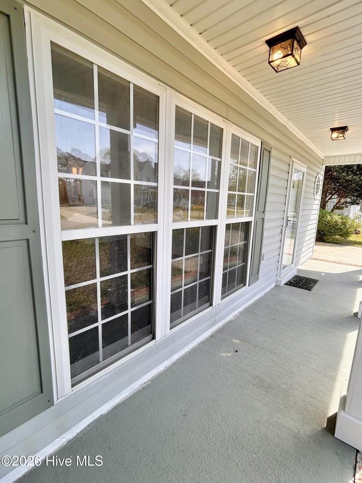 1006 Meridian Dr - Photo 3 of 50