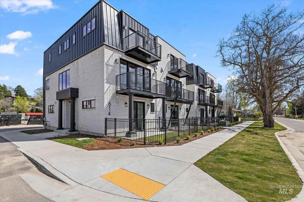 614 N Avenue H Ave - Photo 2 of 48