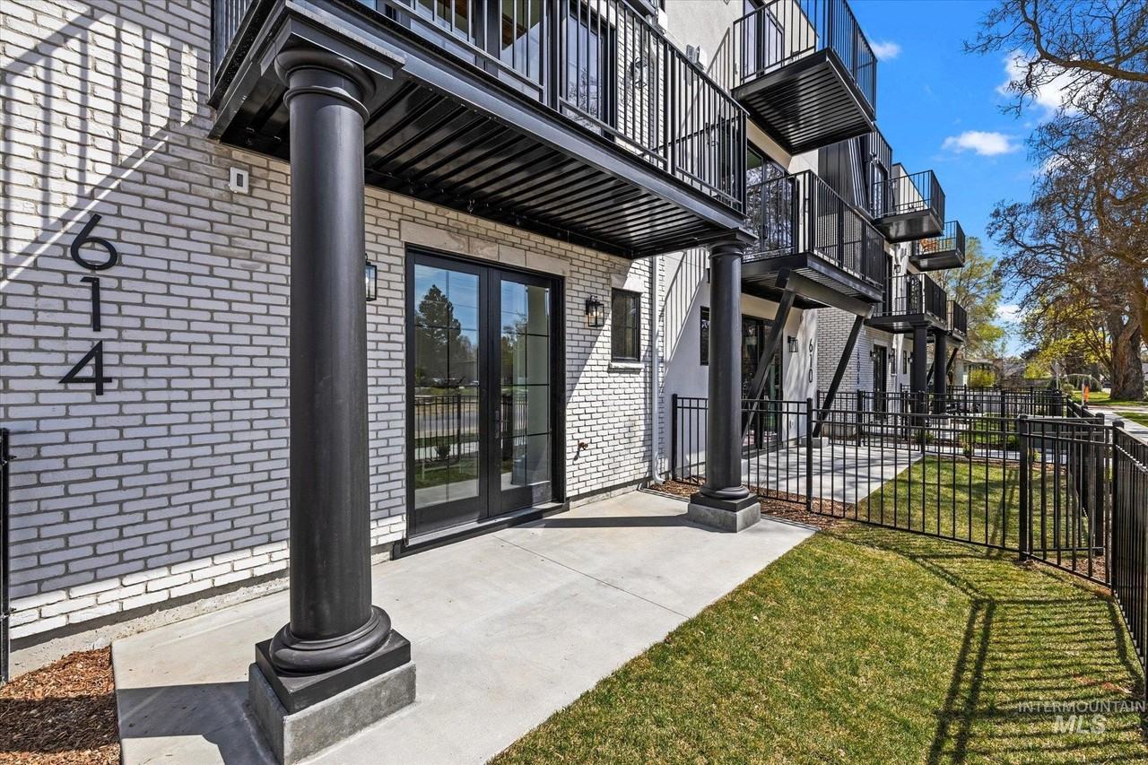 614 N Avenue H Ave - Photo 5 of 48