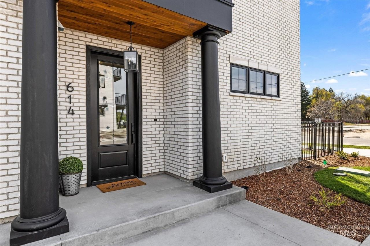 614 N Avenue H Ave - Photo 6 of 48