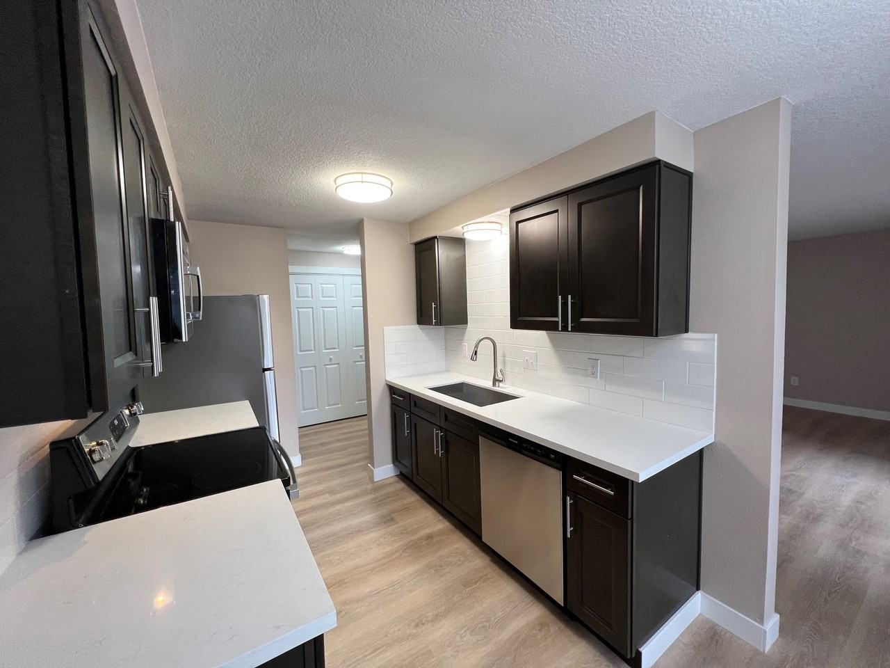 706 Browning Avenue South - Photo 5 of 31