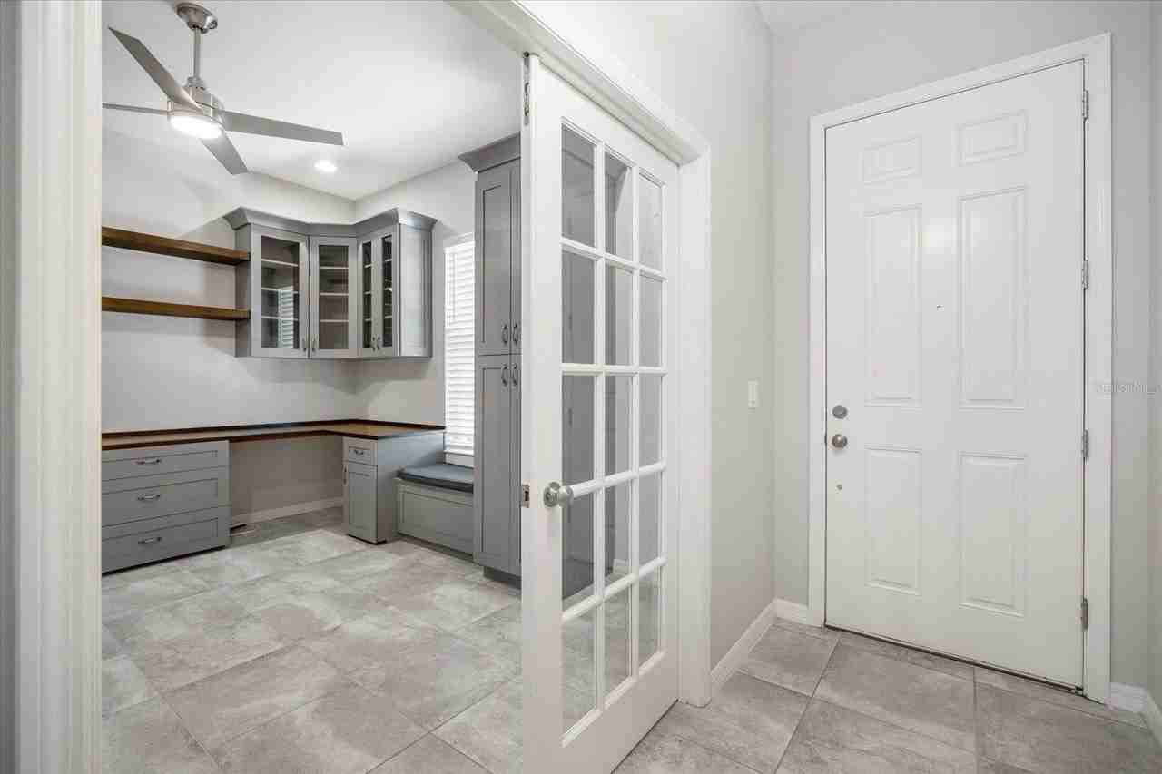 6523 Watson Rd - Photo 4 of 32