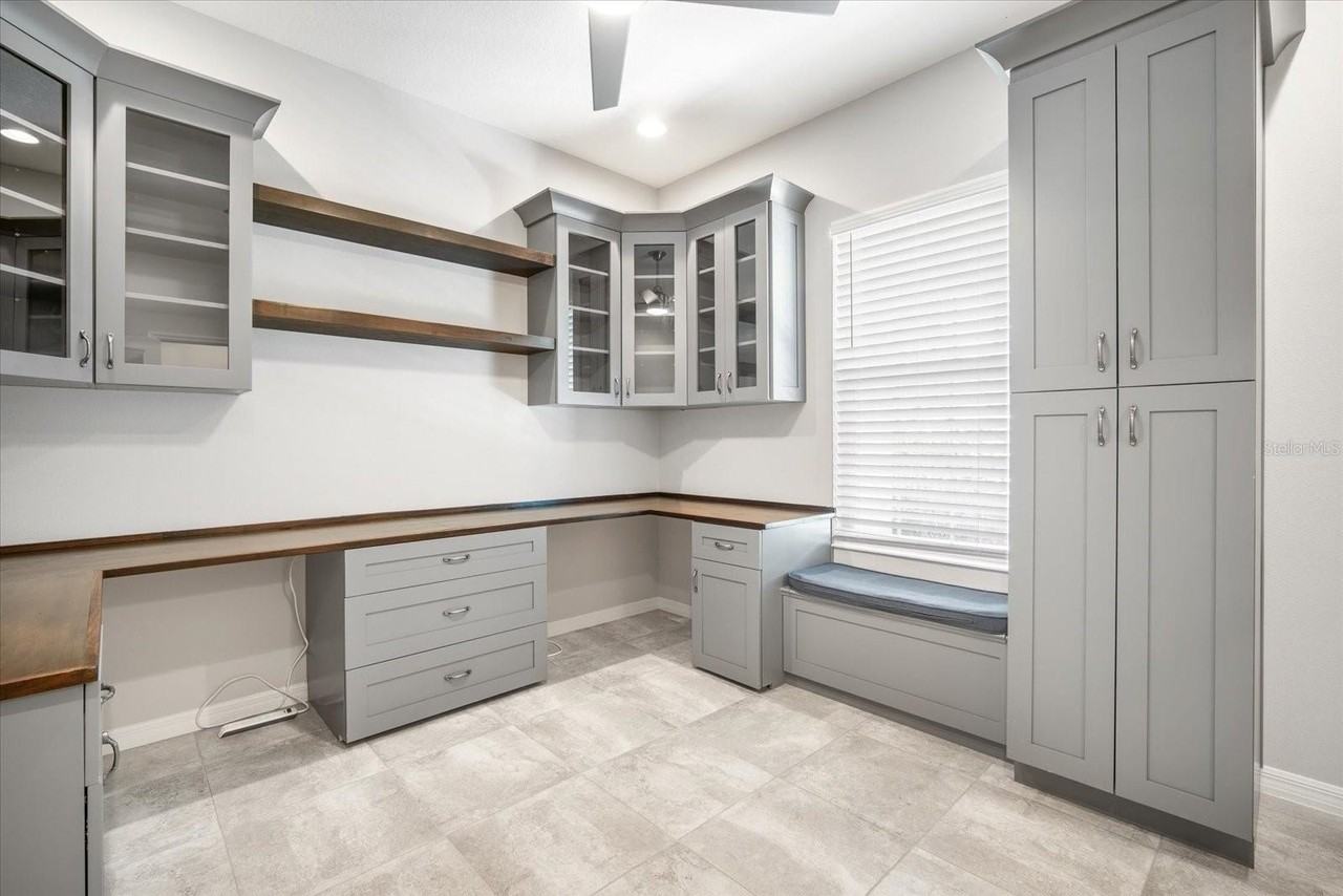 6523 Watson Rd - Photo 5 of 32