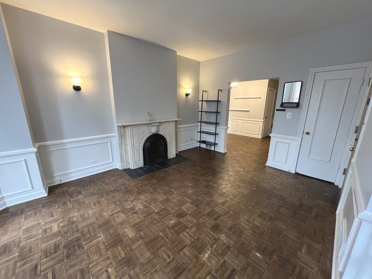 2118 N Seminary Ave Apt 2 - Photo 4 of 15