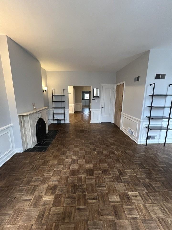 2118 N Seminary Ave Apt 2 - Photo 5 of 15