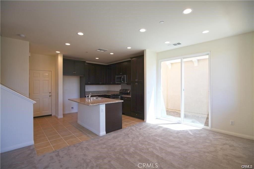 710 Banyan Way - Photo 3 of 18