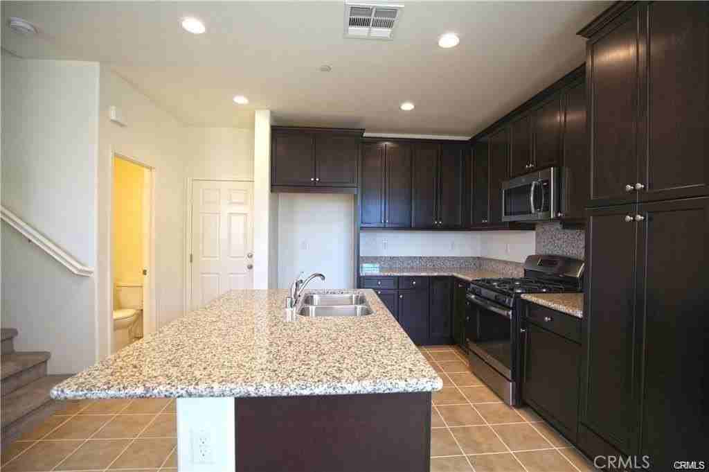 710 Banyan Way - Photo 4 of 18