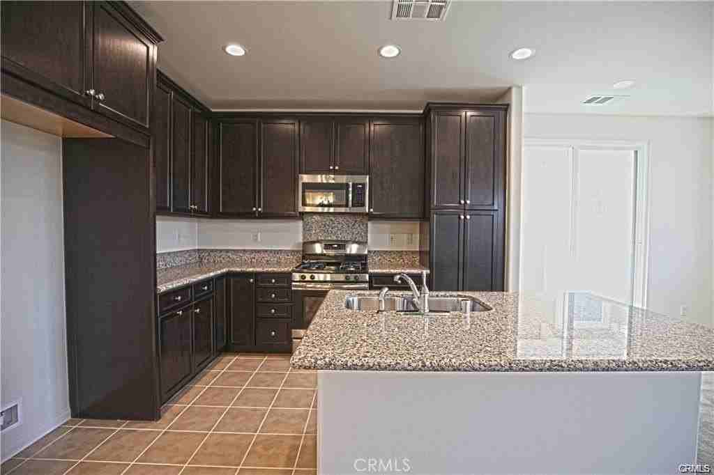 710 Banyan Way - Photo 6 of 18