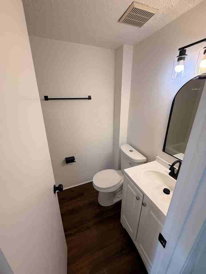 1520 Isherwood Street Northeast - Photo 6 of 19