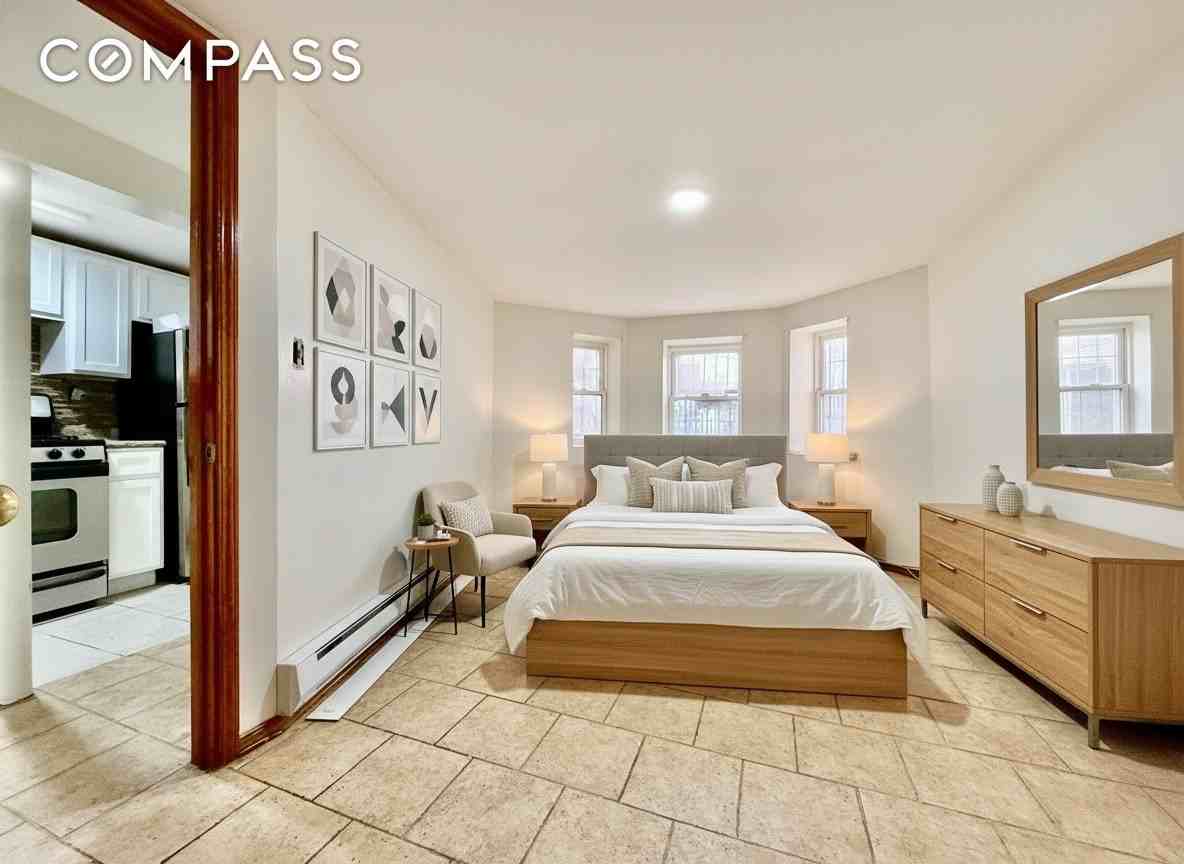 1015 Lincoln Pl #1 - Photo 4 of 7