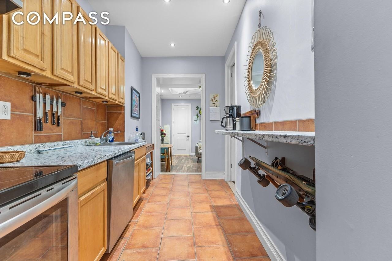 488 Carroll St #1 - Photo 5 of 7