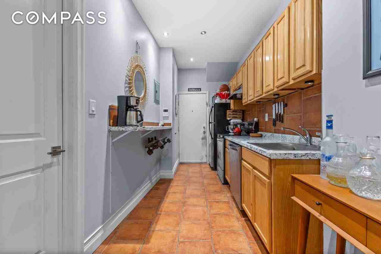 488 Carroll St #1 - Photo 6 of 7