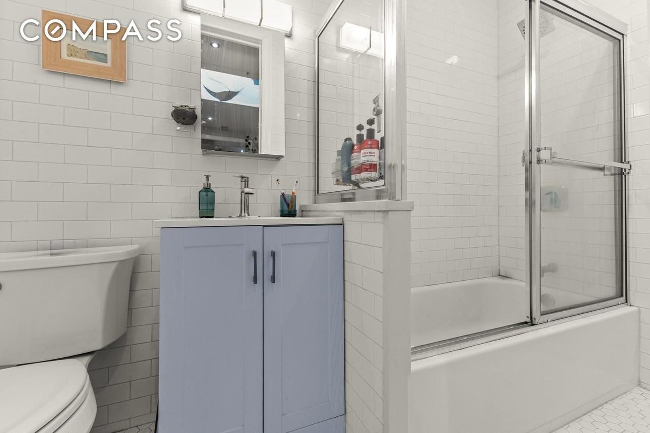 488 Carroll St #1 - Photo 7 of 7