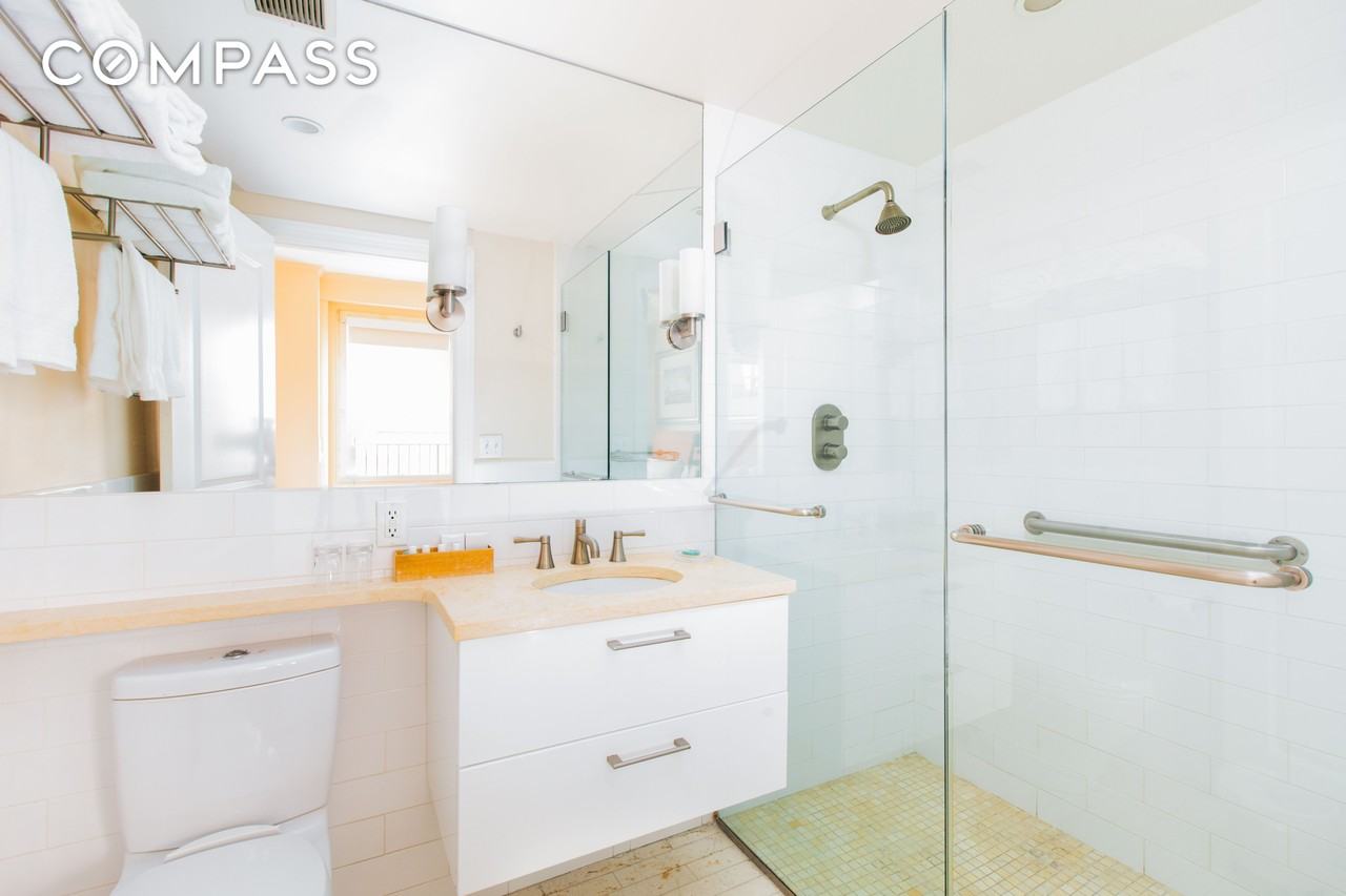 111 E 56th St #1705 - Photo 3 of 11