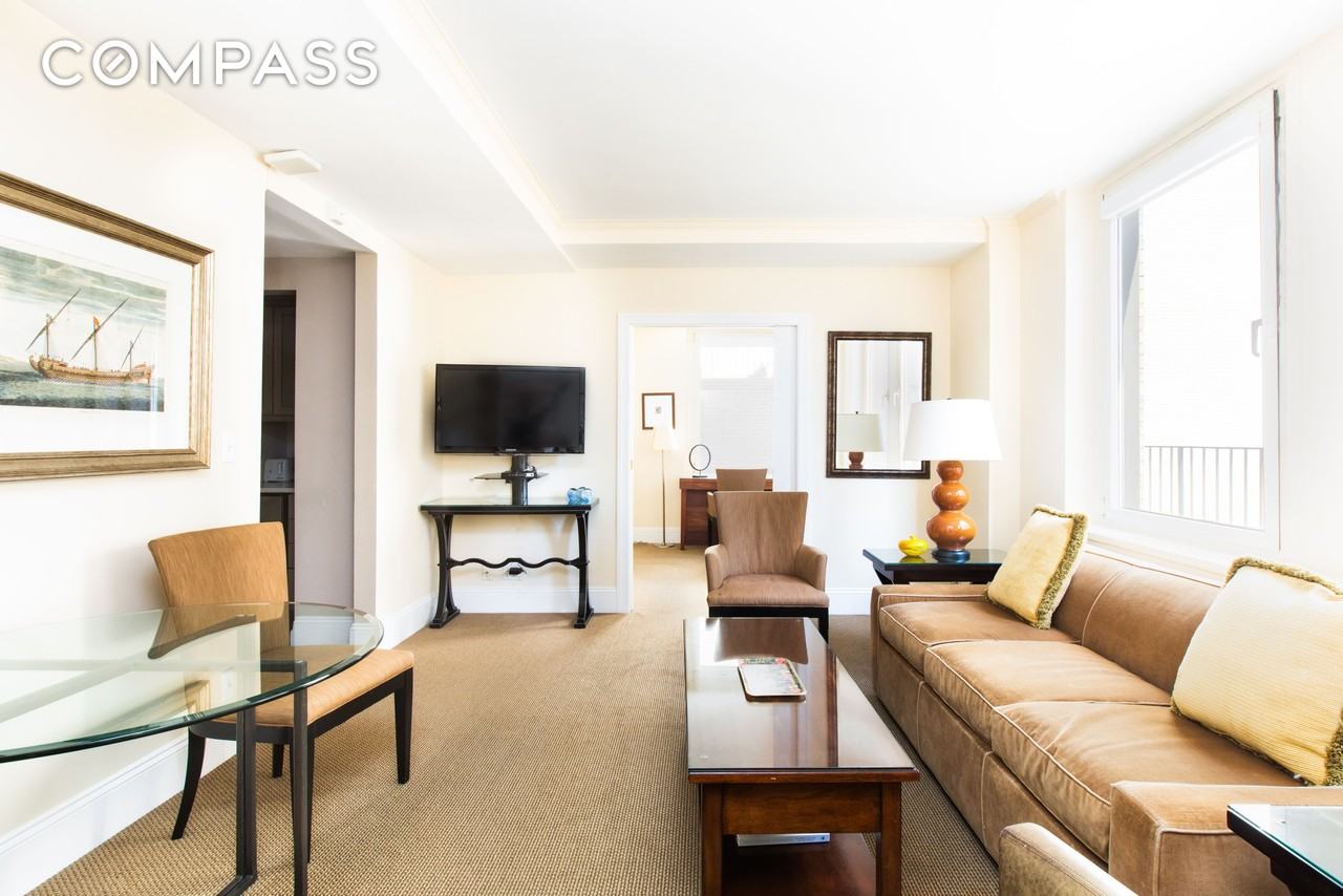 111 E 56th St #1705 - Photo 4 of 11
