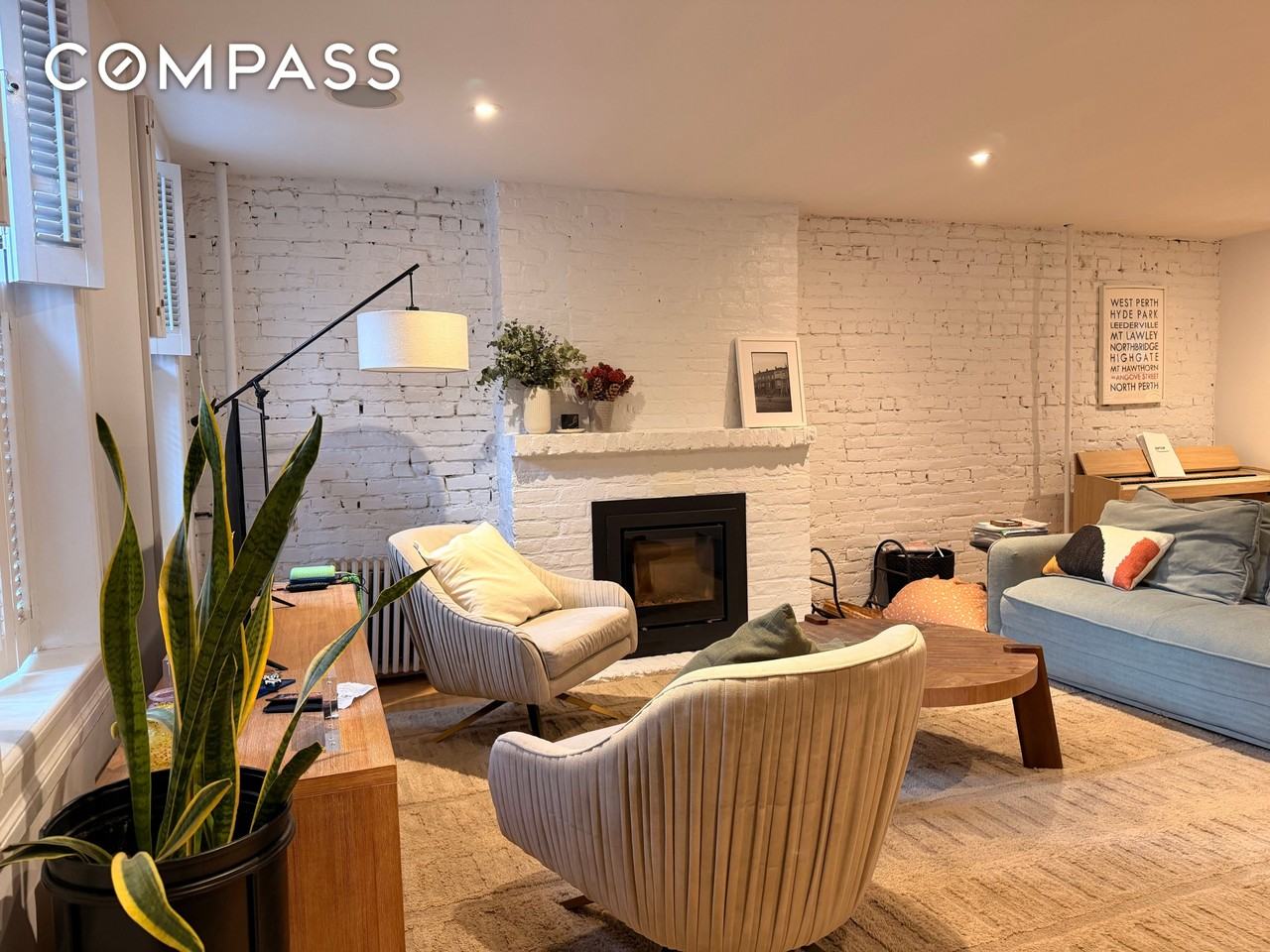 427 10th St #TH - Photo 2 of 18