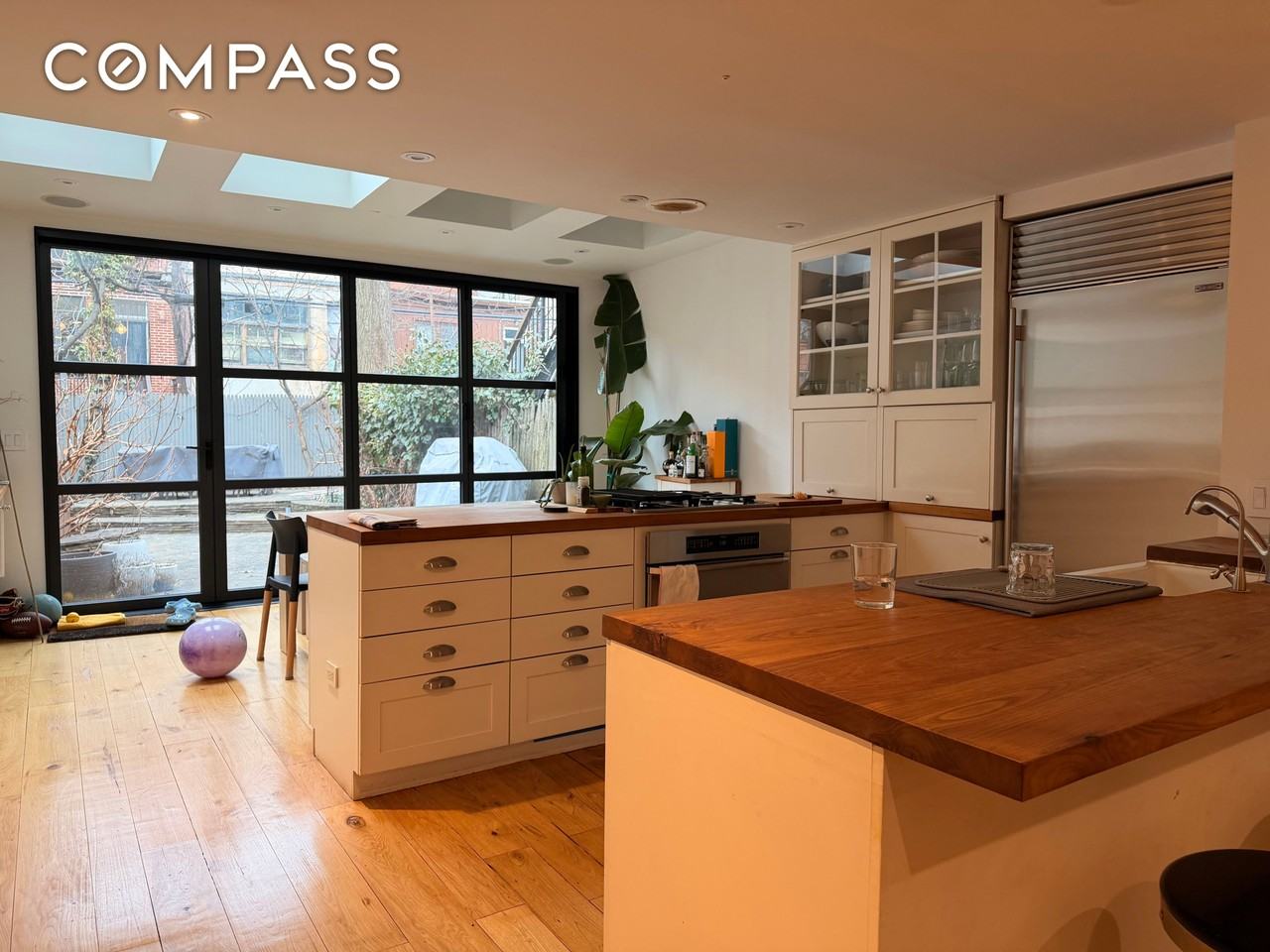 427 10th St #TH - Photo 3 of 18