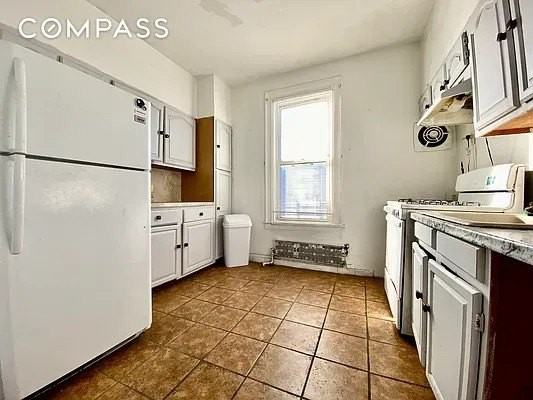 6825 7th Ave #2 - Photo 3 of 9