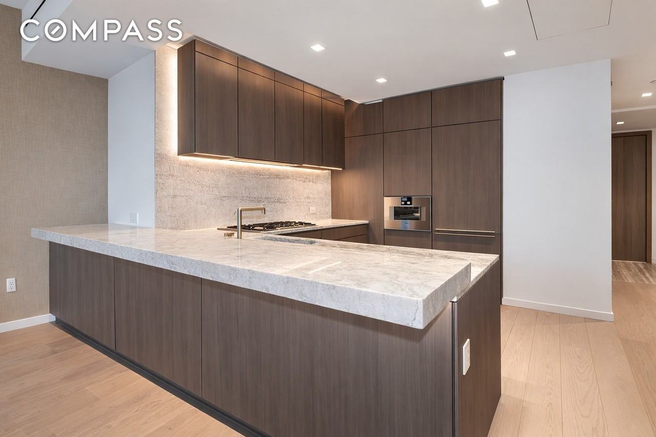 500 W 18th St #W9D - Photo 3 of 5