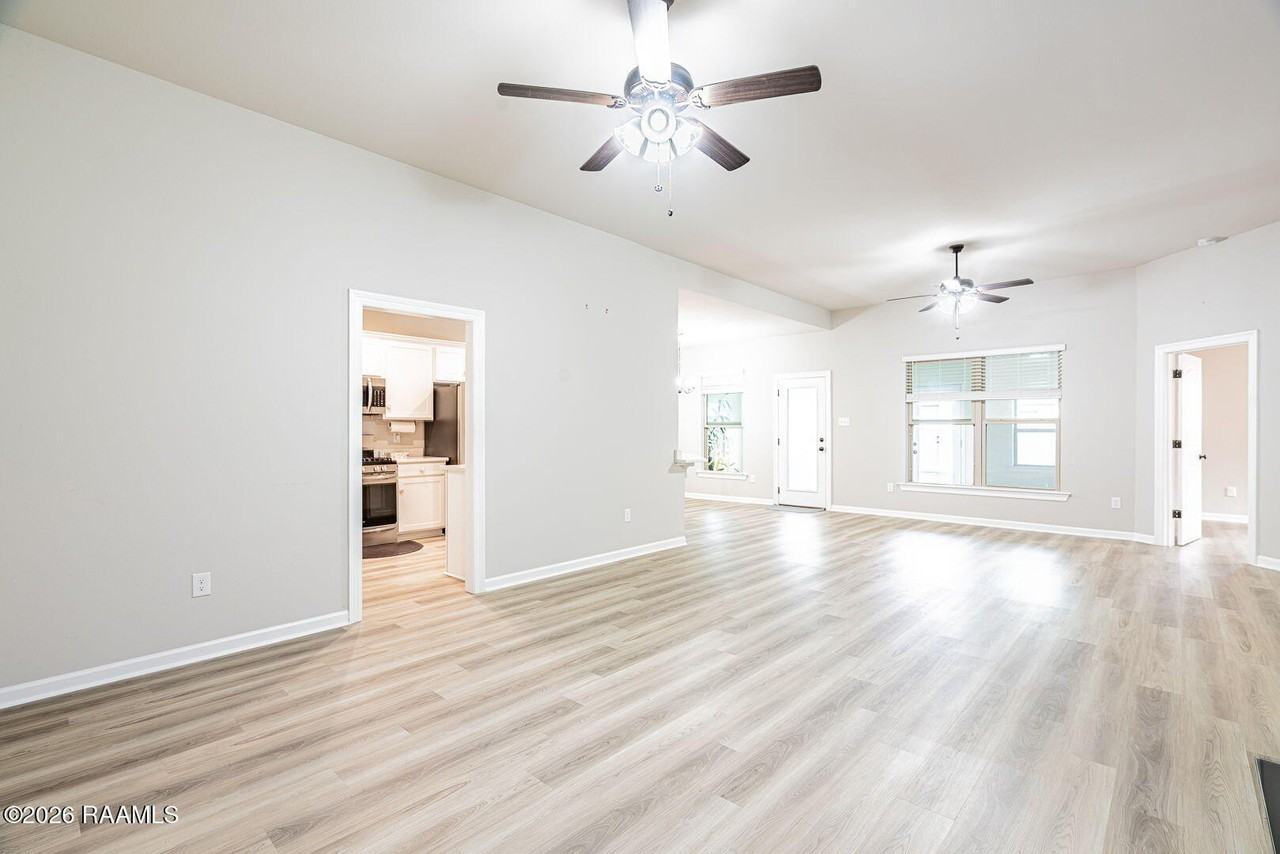 202 Sparkling Meadows Ln - Photo 6 of 30