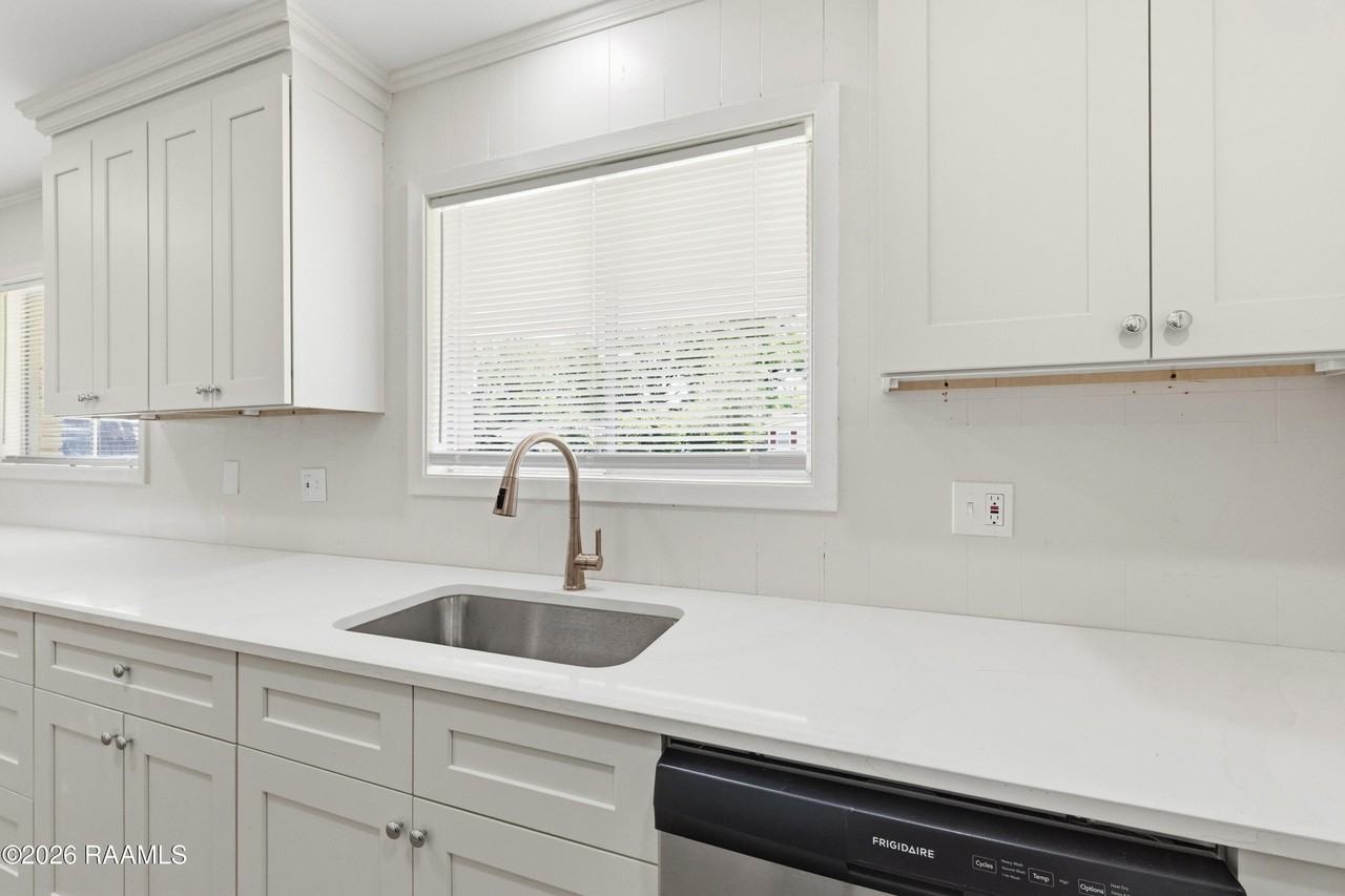 317 Kim Dr - Photo 2 of 24