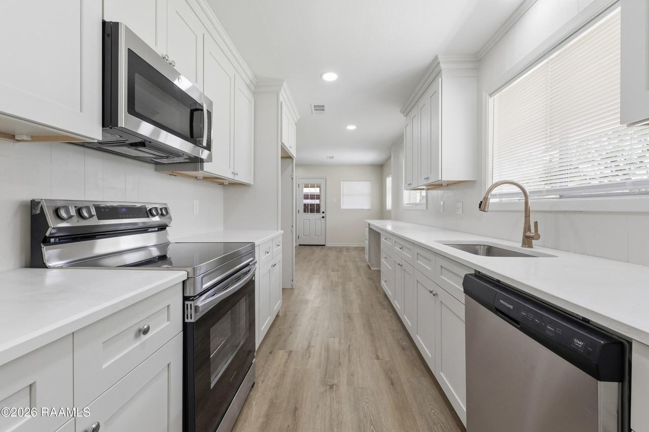 317 Kim Dr - Photo 3 of 24