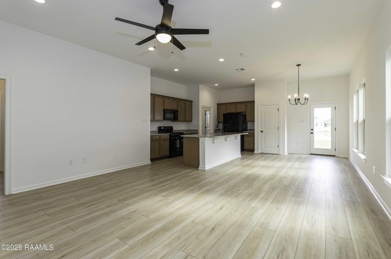 119 Brattle Ct - Photo 4 of 19