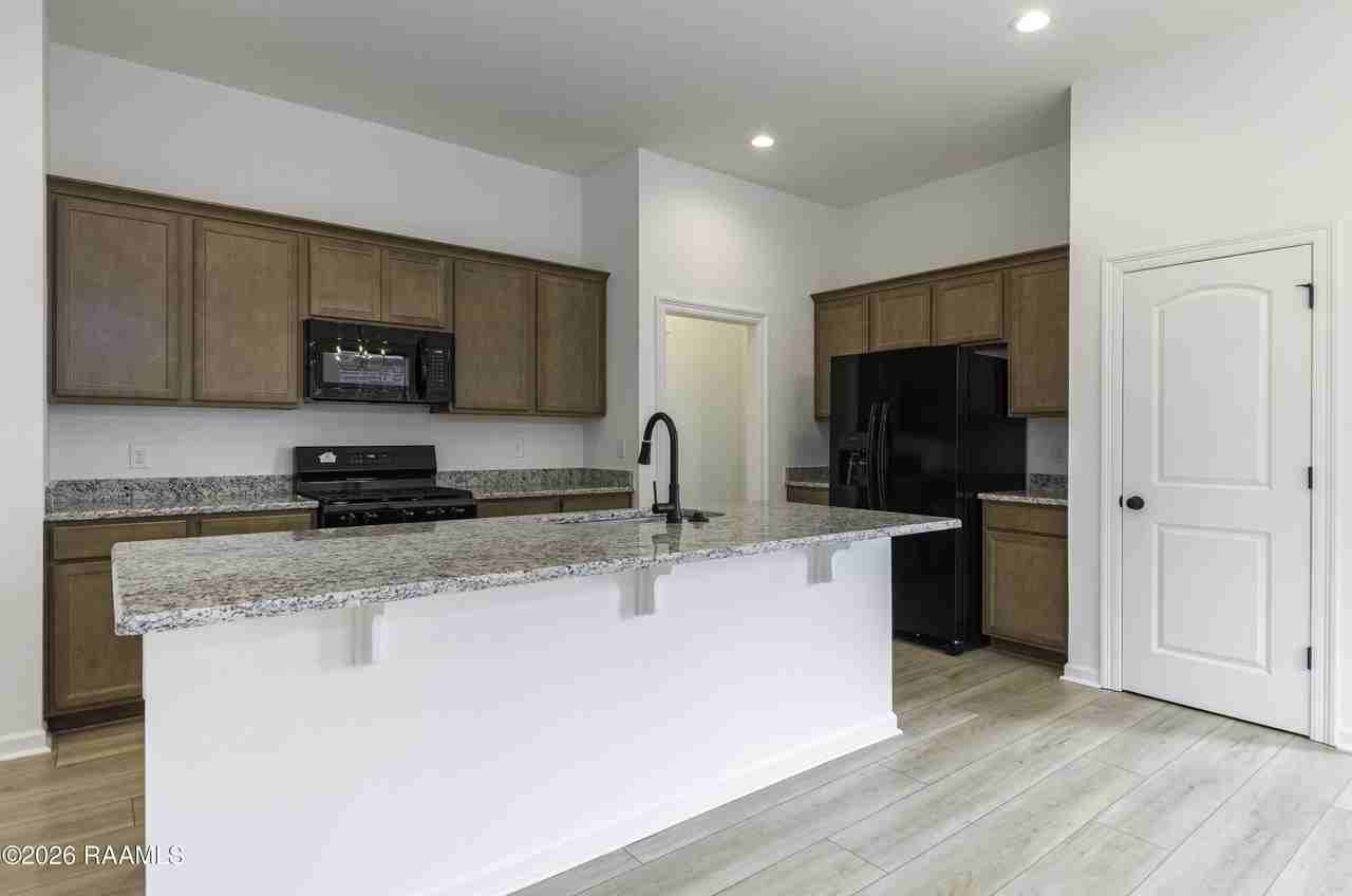 119 Brattle Ct - Photo 6 of 19