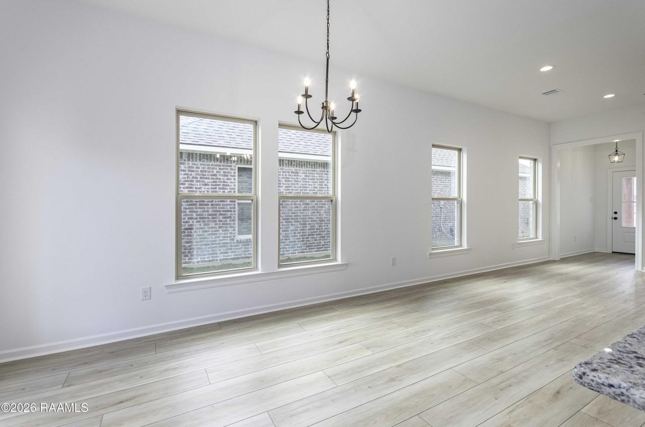 119 Brattle Ct - Photo 7 of 19