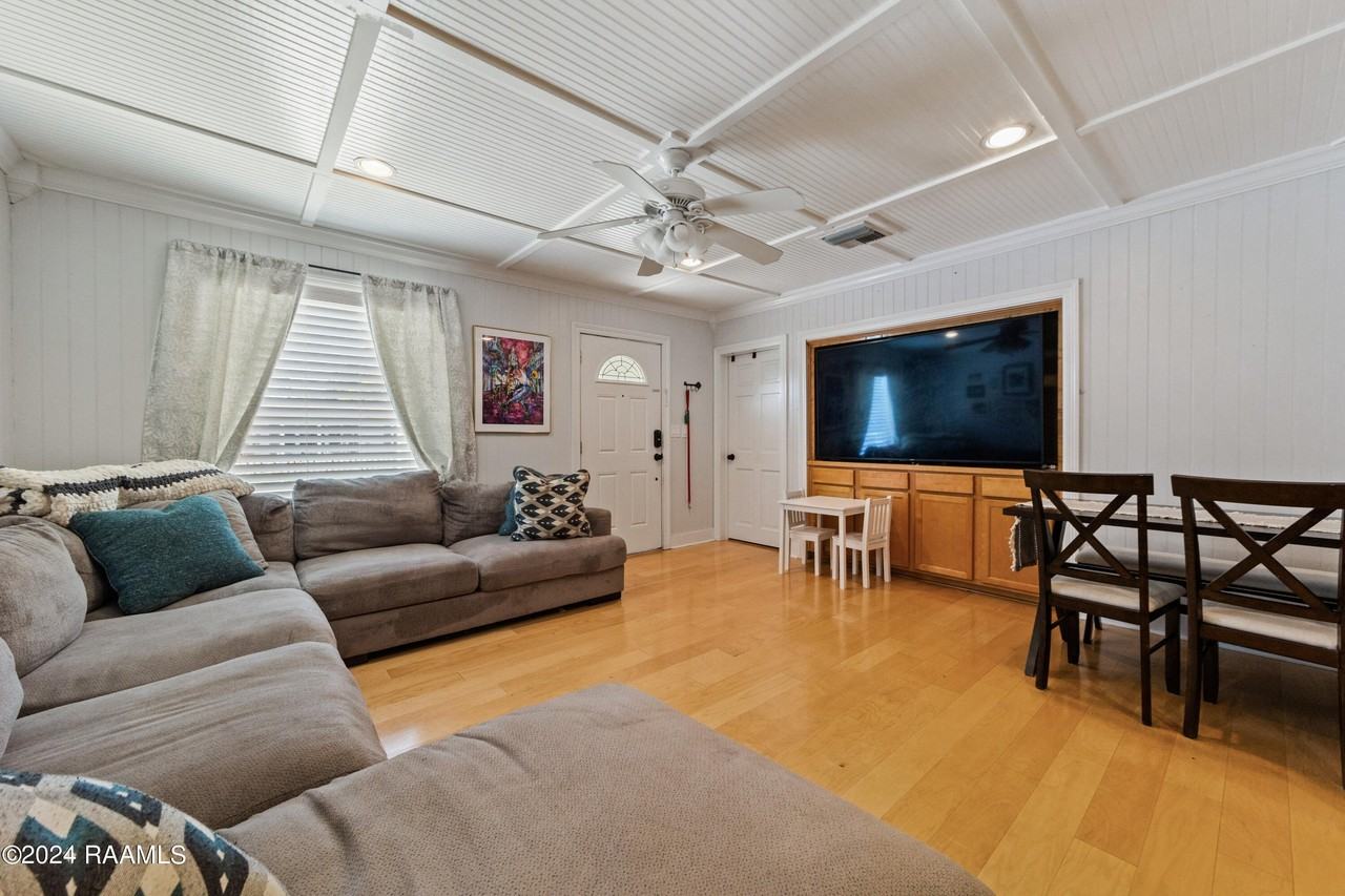 231 Brookside Dr - Photo 2 of 26