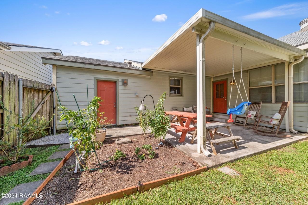 231 Brookside Dr - Photo 5 of 26