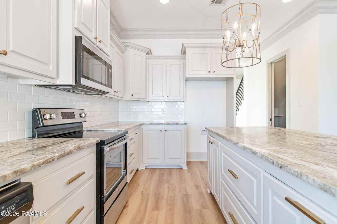 305 San Sebastian Dr - Photo 3 of 16