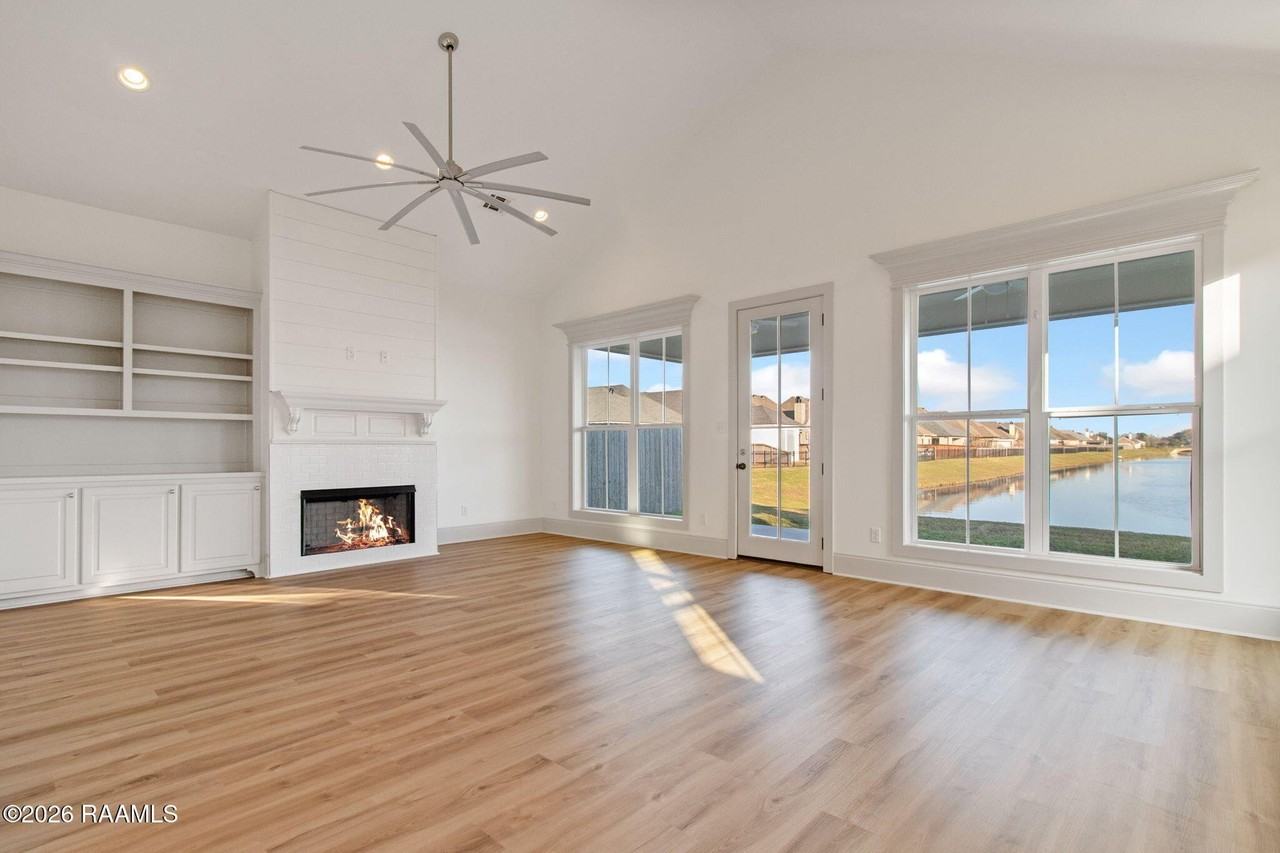 305 San Sebastian Dr - Photo 6 of 16