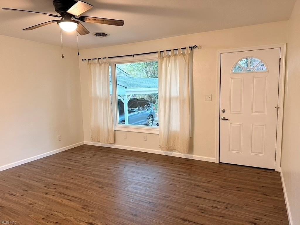 990 Green St - Photo 2 of 29